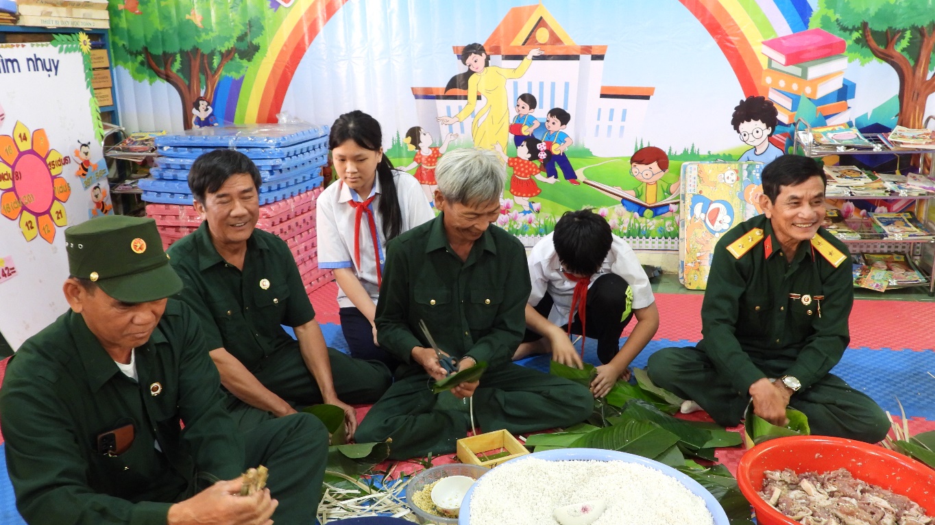 Trường tiểu học Nguyễn Huệ với hoạt động chăm lo Tết cho học sinh